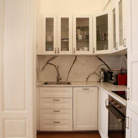 Heart In The Old Town Appartement Bratislava Buitenkant foto